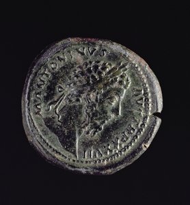 Sestertius (forside) preget av Marcus Aurelius (AD 161-AD 180) med hodet til Marcus Aurelius (121-180) (for bakside se 119154)